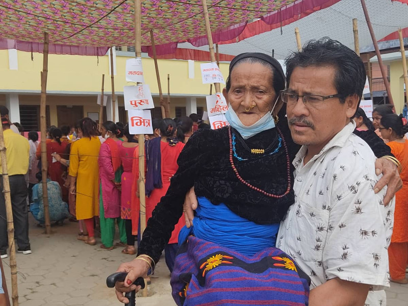 भरतपुर महानगरमा ९३ वर्षीया वृद्धाले हालिन् भोट 